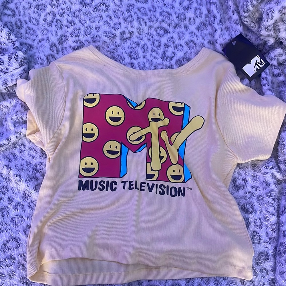 MTV smiley face cropped tee